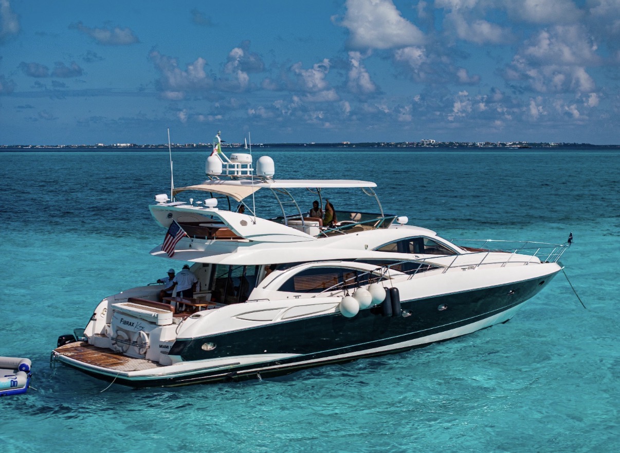 Fibrax King · Sunseeker Manhattan 66' — Private yacht charter Cancún, Riviera Maya