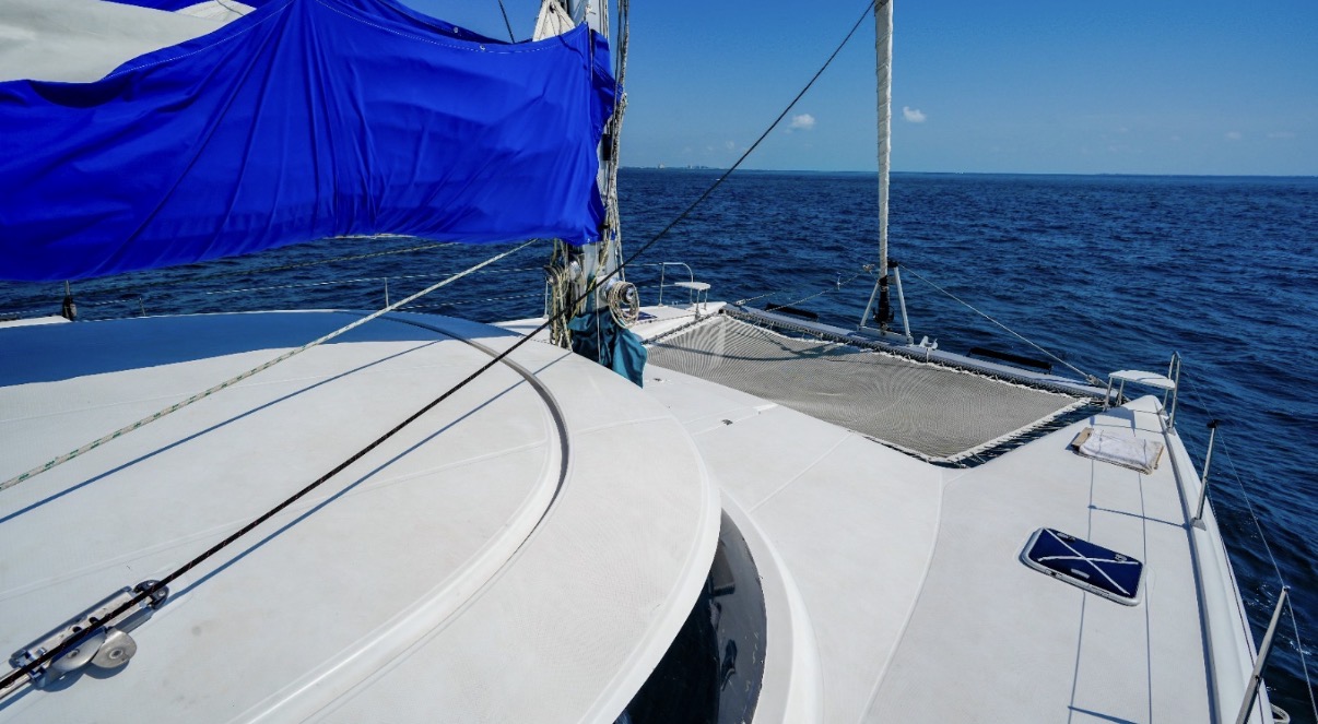 Navigation sur les eaux turquoise de la mer des Caraïbes