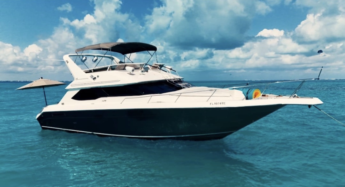 Necessity I — Sea Ray Flybridge 50' — Private yacht charter Cancún, Riviera Maya