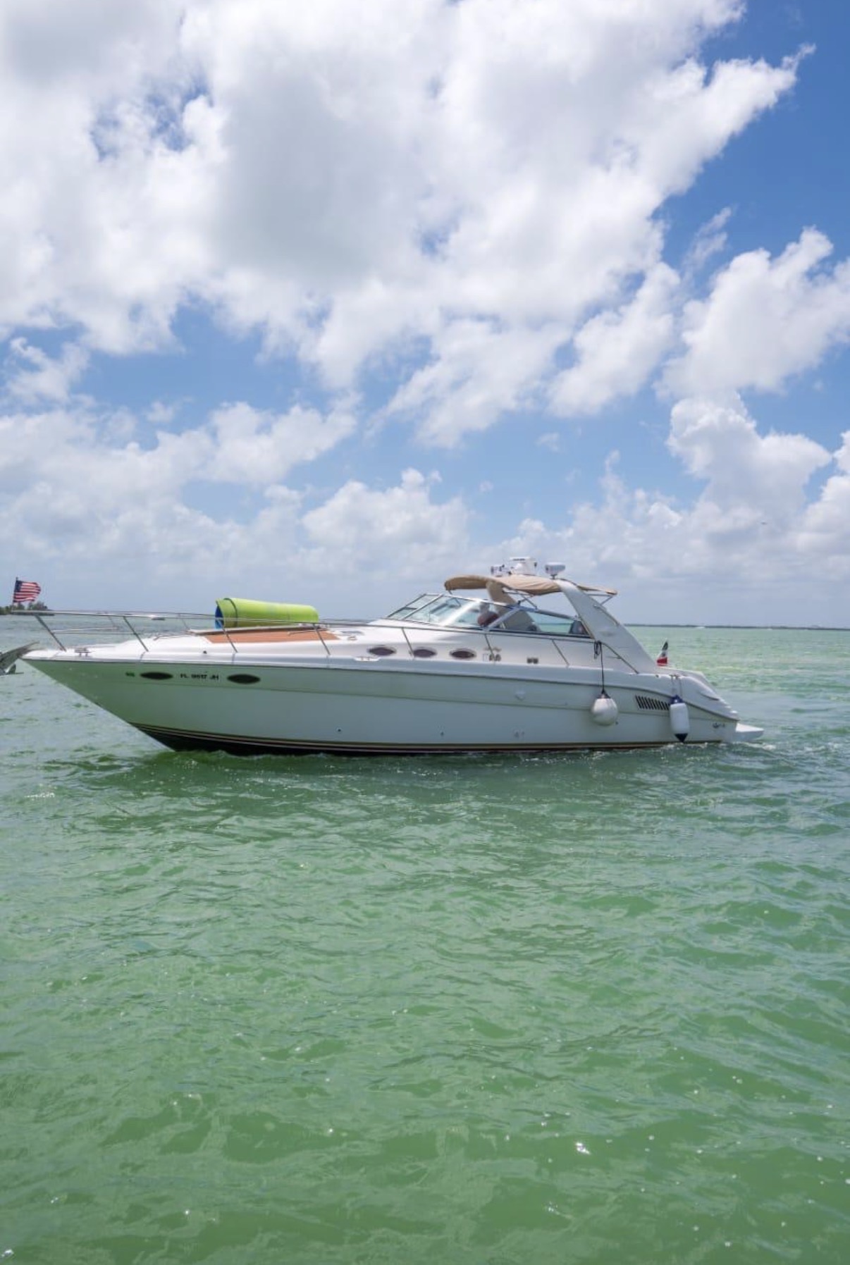Sea Ray 37' — Private yacht charter Cancún, Riviera Maya